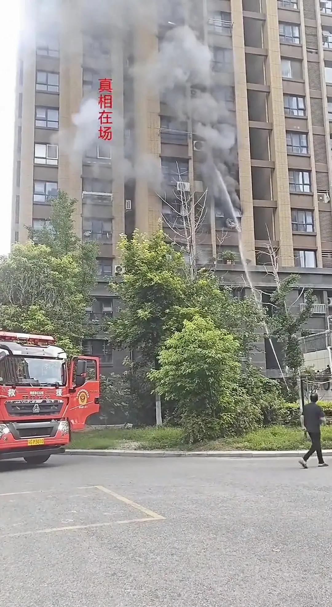 从一开始，他们就不该打消防救援电话。连云港的母女坠楼案，当地消防表现的太过业