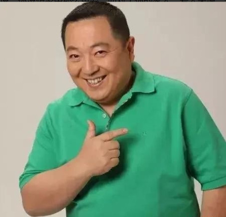1992年，北京302医院，36岁的董浩拉着妻子的手说：“我死之前有三个事情
