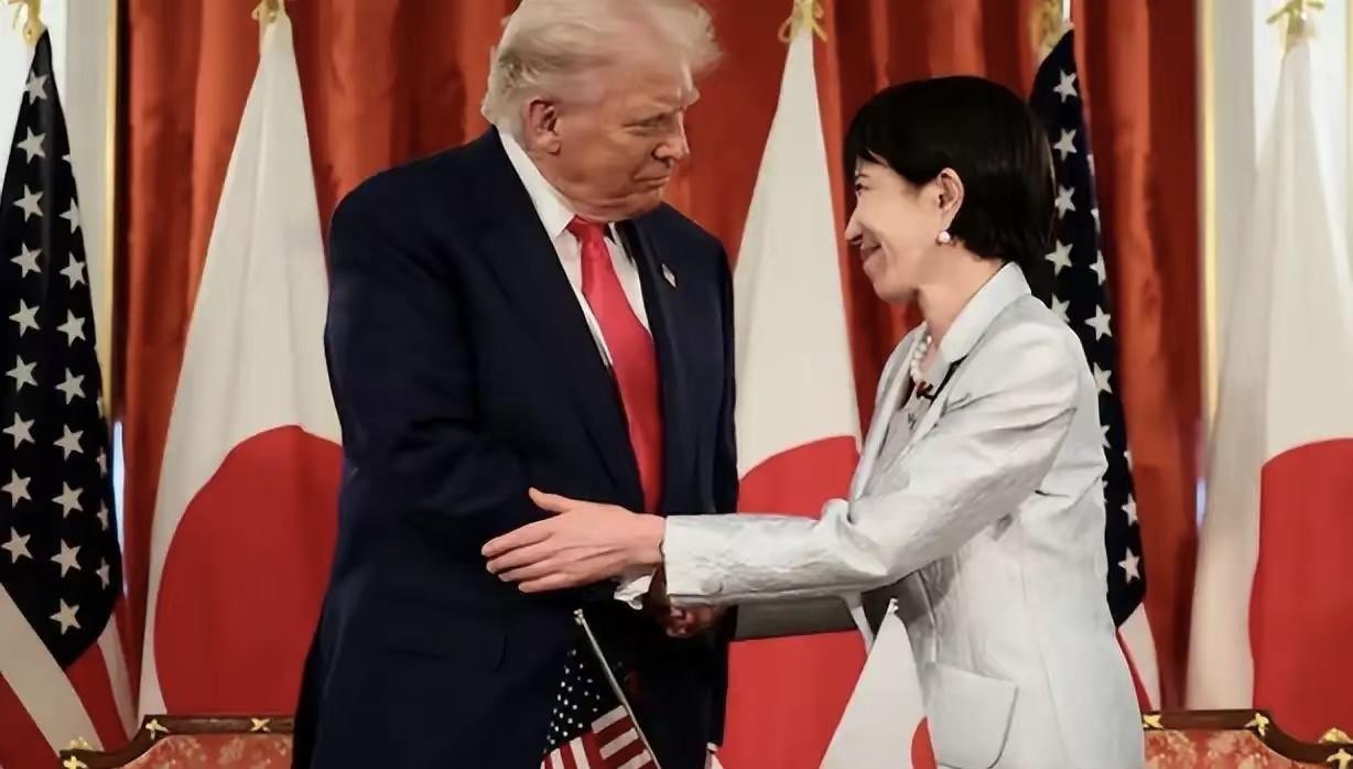 说实话，高市早苗这个人还是挺有心计的，她虽然坏，但并不蠢。因为她非常清楚，无论日