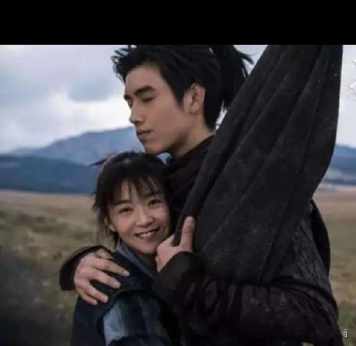 “导二代”陈飞宇，在《纯真年代》被孙千“挂”火啦！这让陈凯歌长出了一口气。这