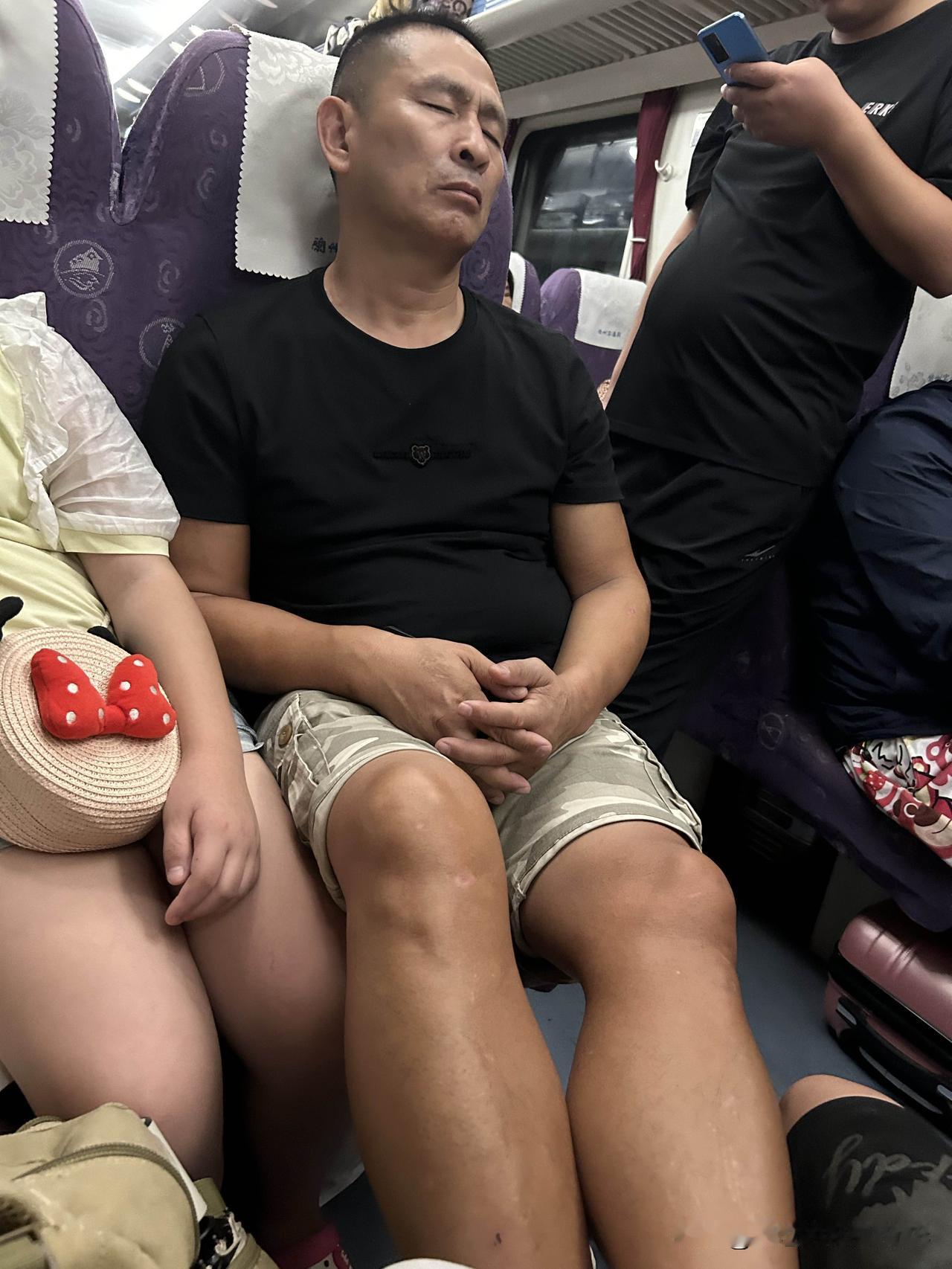 有钱人不交穷朋友，不是自私，是自保。终于明白，