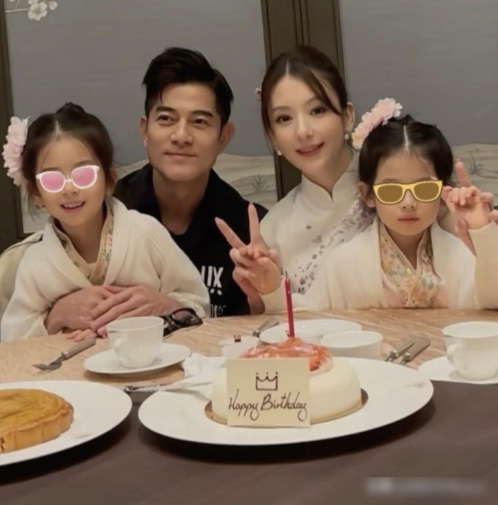 别再吹方媛嫁得好了。她根本不是嫁给了郭富城，她是精准投资了郭富城的基因和暮年。