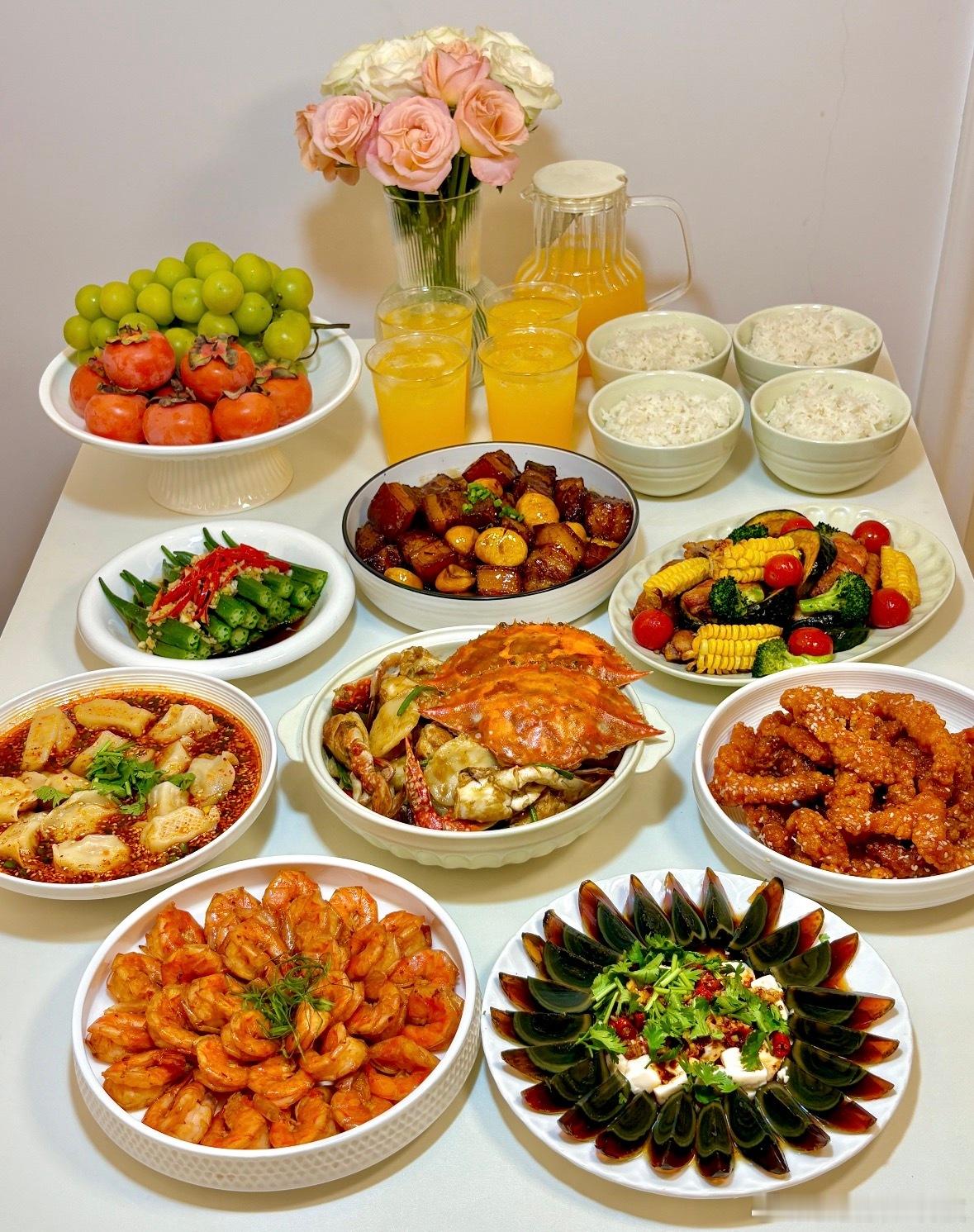 不得不说，年夜饭的灵魂，全在那道镇住全场的C位菜里！热气腾腾的餐桌围满家人，年味