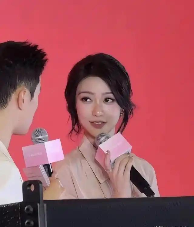 内娱女星集体班味缠身，44岁薛凯琪却凭眼神封神，太反常规了