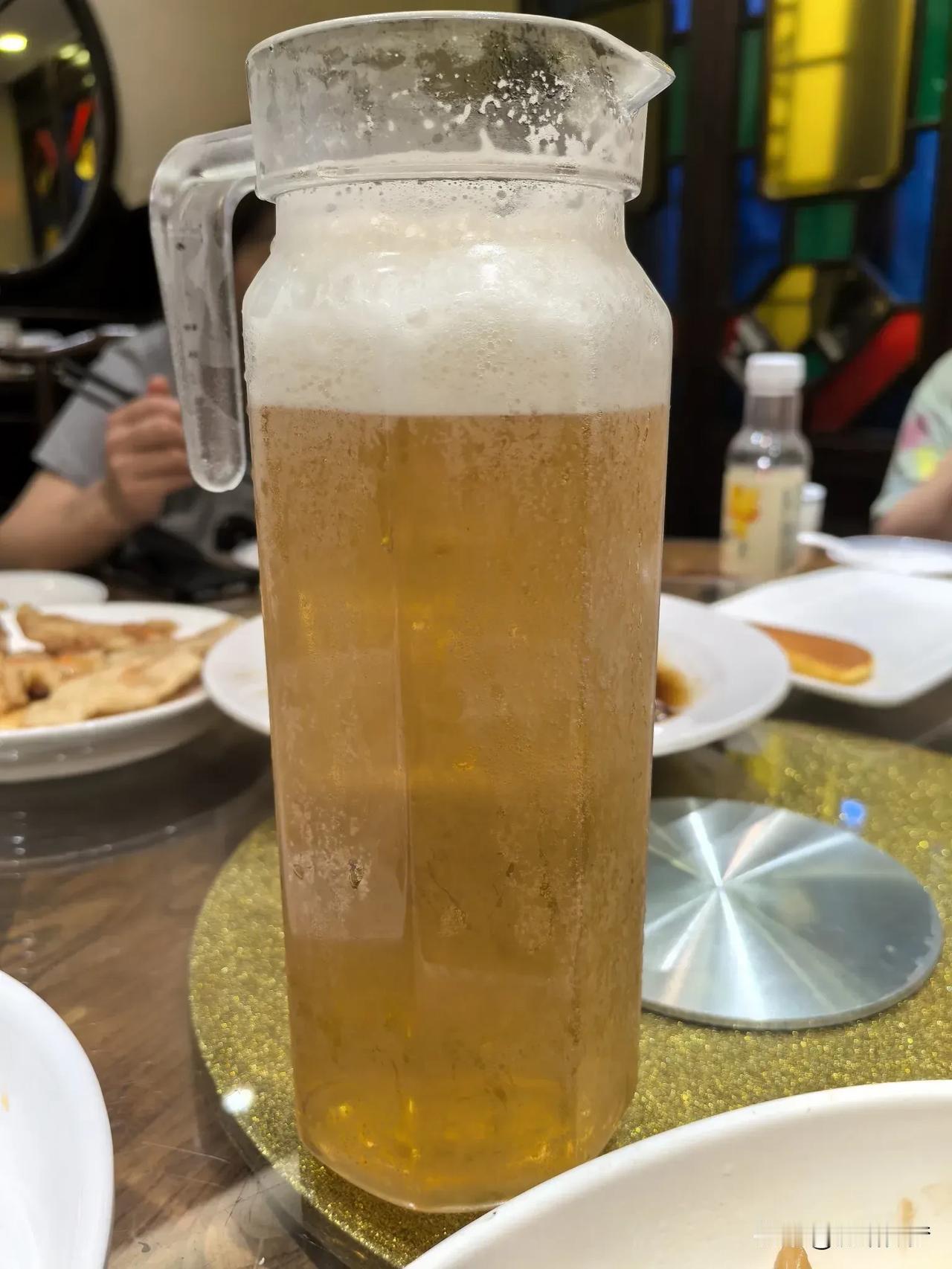 不是东北的，你不知道我们，会喝酒的，都会靠这个小麦果汁，度过夏天！喝啤酒，吃