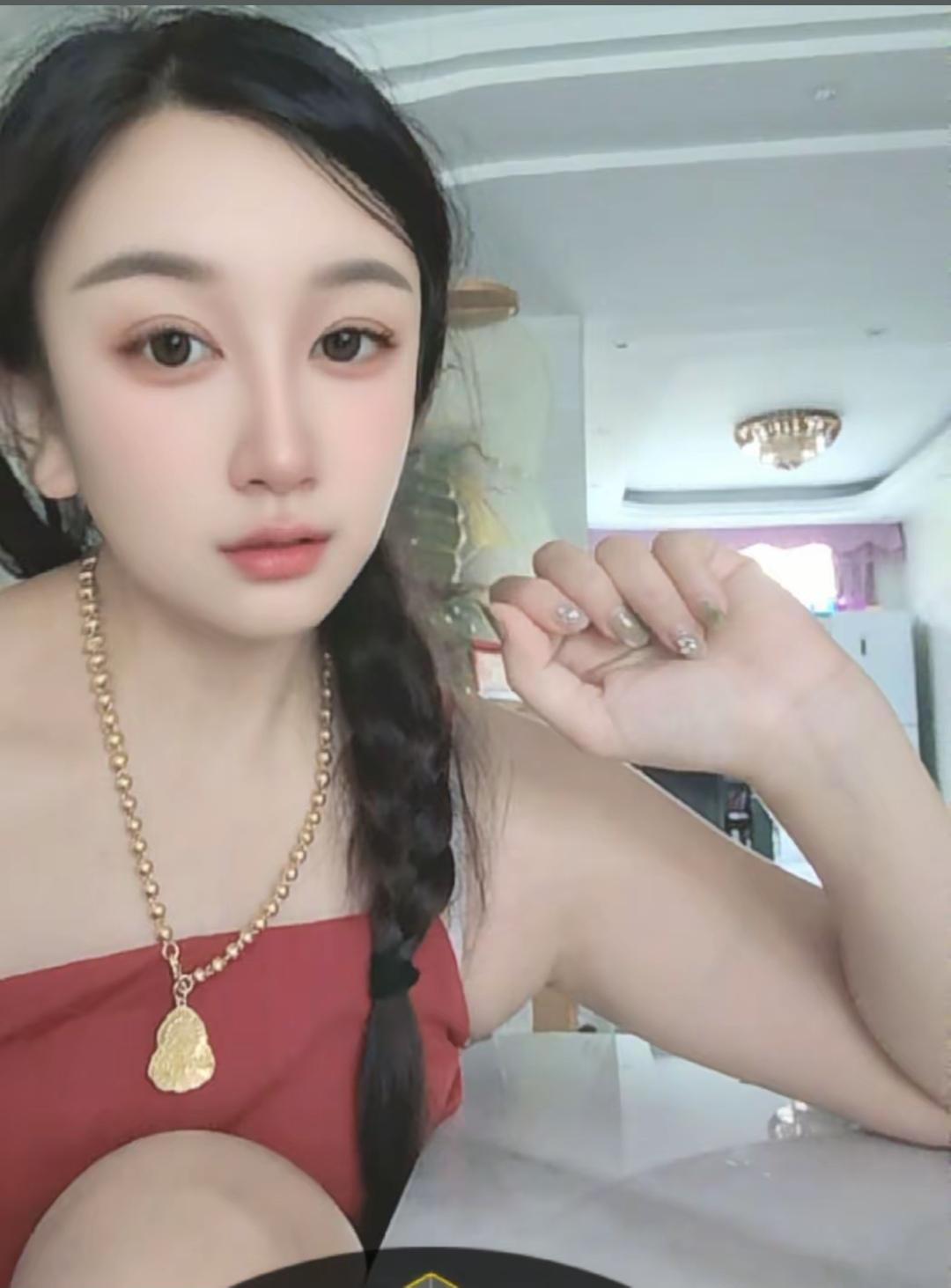 人都会有一段难熬的日子，庆幸这些事还能在我扛得住的年龄。