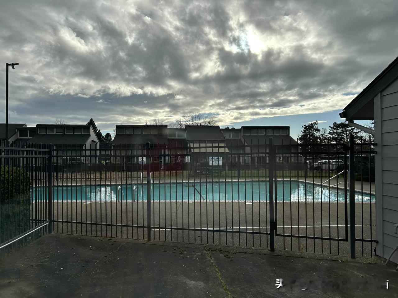 在网络上对于“烂人、烂语”，聪明人有一种高水平的“惩罚”，它叫做沉默，不接茬、不