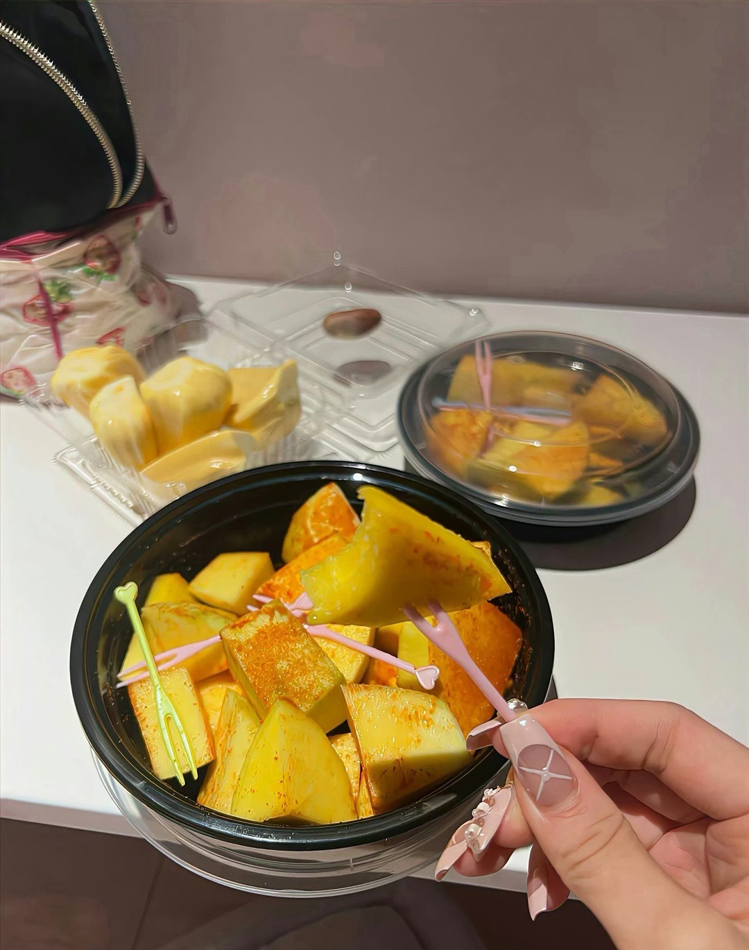 总想着淡淡的就会顺顺的直到真的变得淡淡的却觉得顺不顺都无所谓了​​​