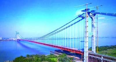 万里长江再添“飞虹”