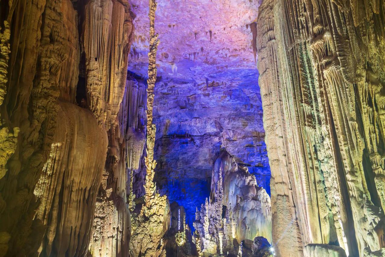 贵州毕节织金洞。贵州毕节织金洞旅行摄影的诗意瞬间大自然的鬼斧神工