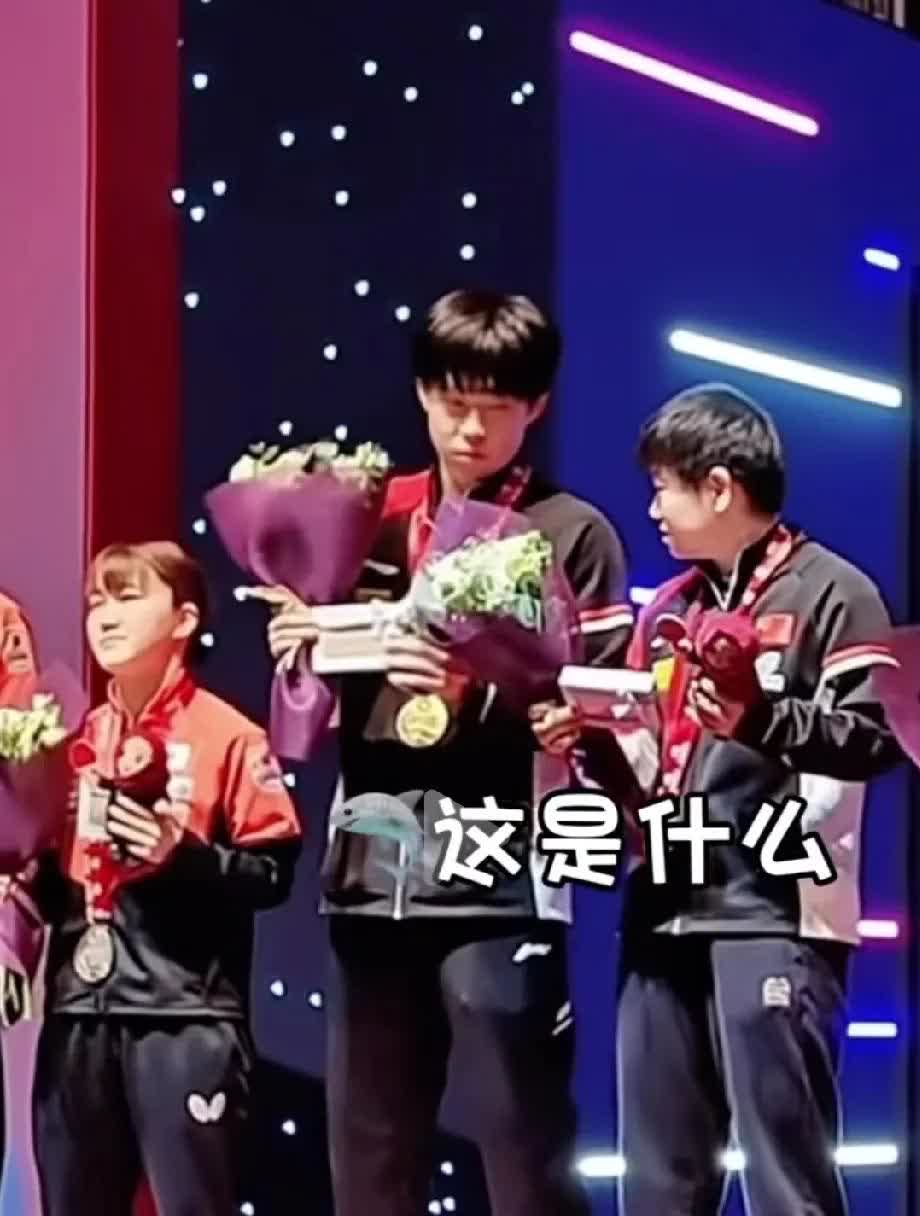 这两天球迷粉丝又整破防了有人说:一会儿坚定自信，一会儿又想出坑哈