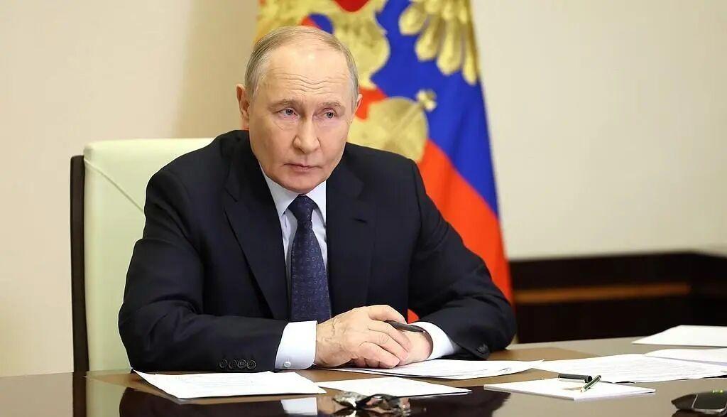 谁能想到，就在美国人自以为掐住了伊朗咽喉的当口，一通跨越两千多公里的加密电话，直