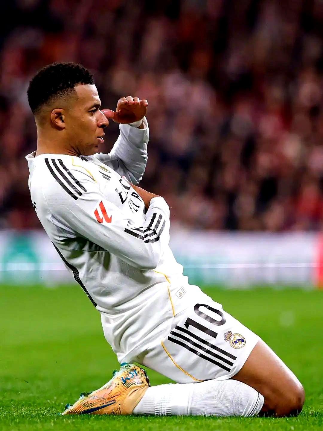 皇马终于结束联赛三连平，摆脱本赛季客场虫的特性。阿隆索摆出的阵容居然是和安切洛蒂