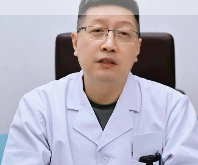 全球首创！广西医师成功在一名脑死亡患者体内同期移植整副猪肝加两枚猪肾。术后未满二