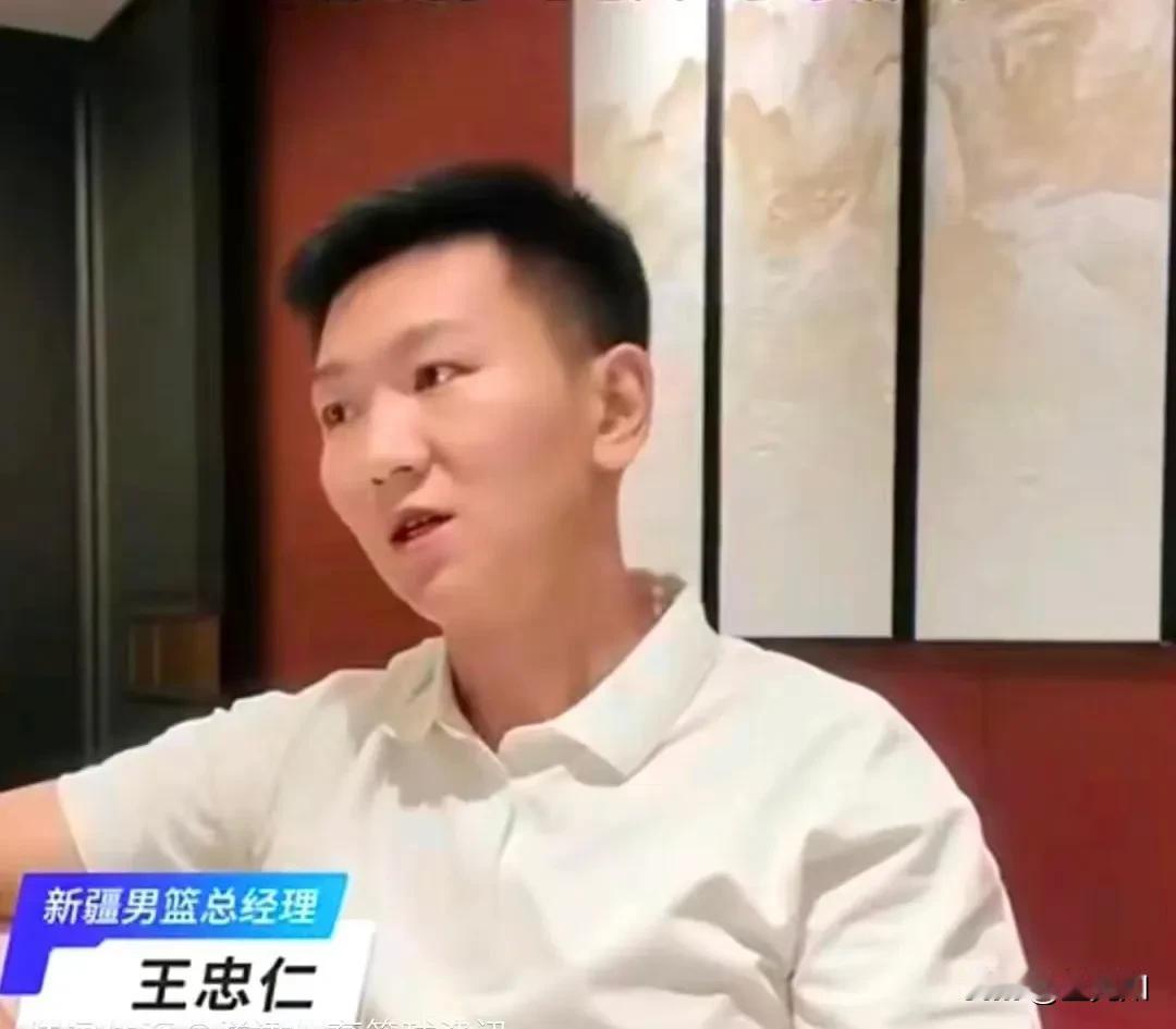 因为新疆队跟上海队的比赛因场馆漏雨中断，我就去逛了一圈篮球论坛，上面的新疆球迷说