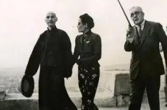 1949年，蒋介石败退台湾时，带走了400万两黄金，换算下来125吨黄金是个什么