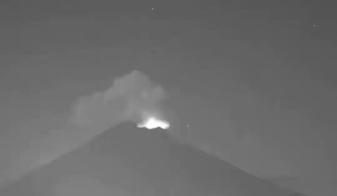 墨西哥火山上空惊现UFO舰队？还说是什么外星人的“虫洞入口”？这哪是星际接触