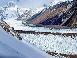 1963年，巴基斯坦和中国签了一份边界协定；巴方把克勒青河谷还给中国，中国把坎巨