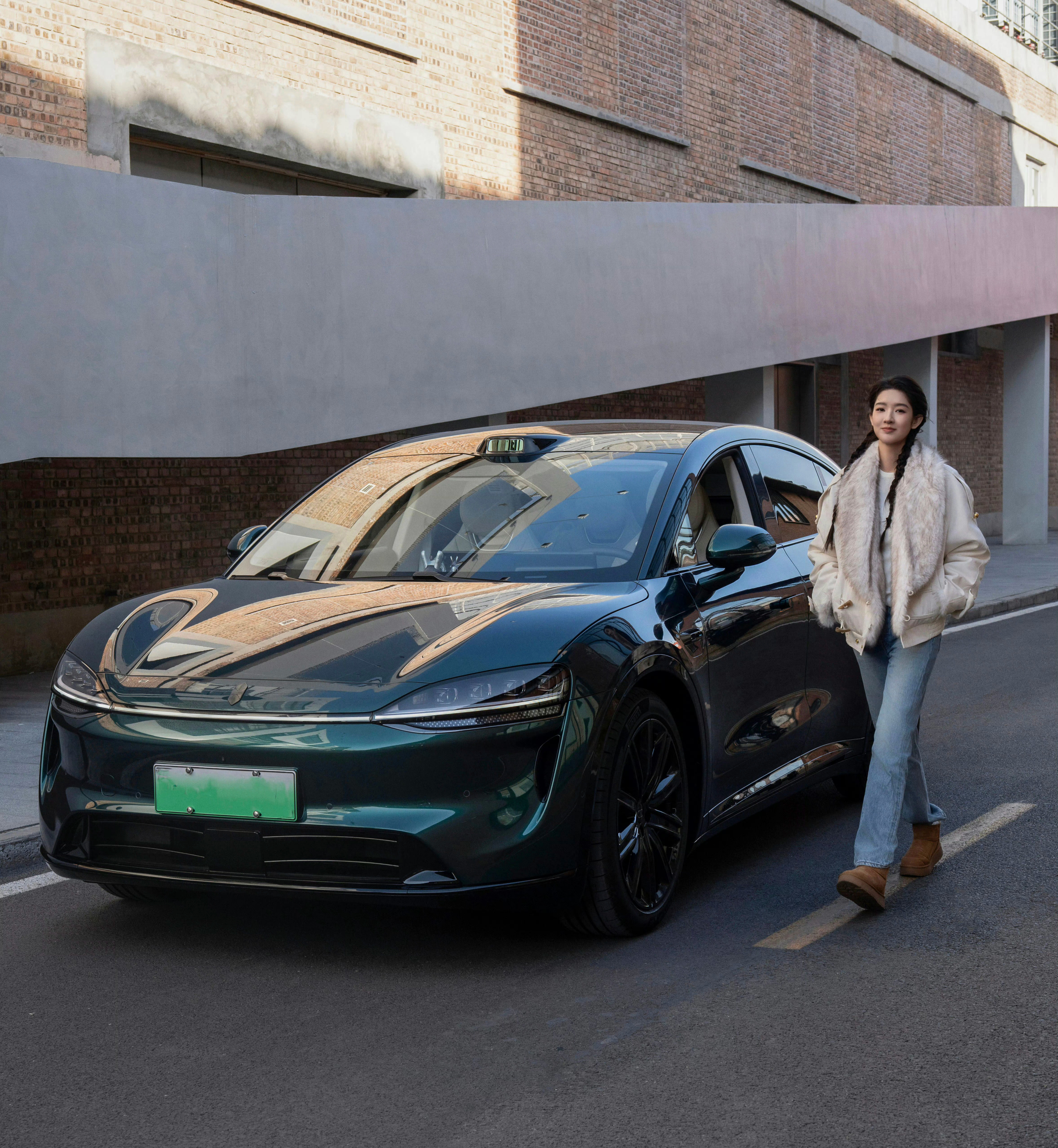 智界R7应该是明星车主含量最高的车之一了吧？虽然销量不是特别高，但时不时就有娱乐