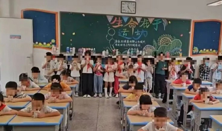 【V速报|#教育局回应学生不订奶就站后排#】9月9日，一名学生家长发布的视频引发关注。视频内容显示，
