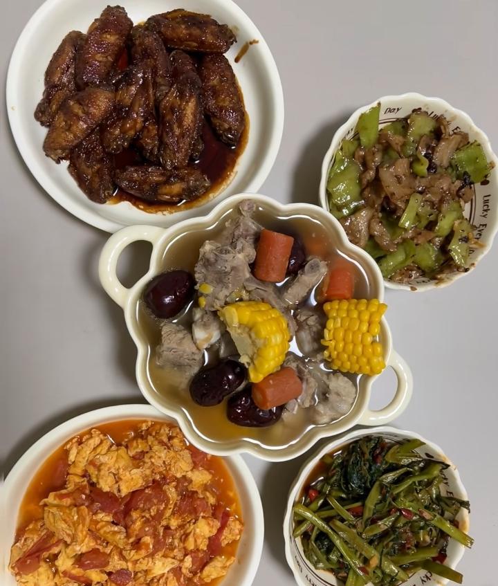 独自做了一年多的饭，如何在不得罪人的情况下摆托做饭呢？结婚一年多的表妹昨天跟我