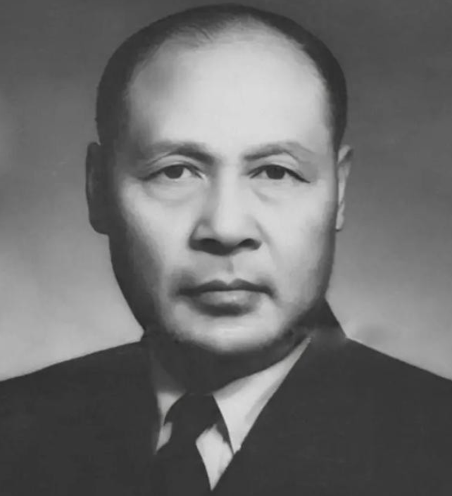 1949年10月1日，杀害我党300多条人命的杨虎，登上了天安门，参加开国大礼。