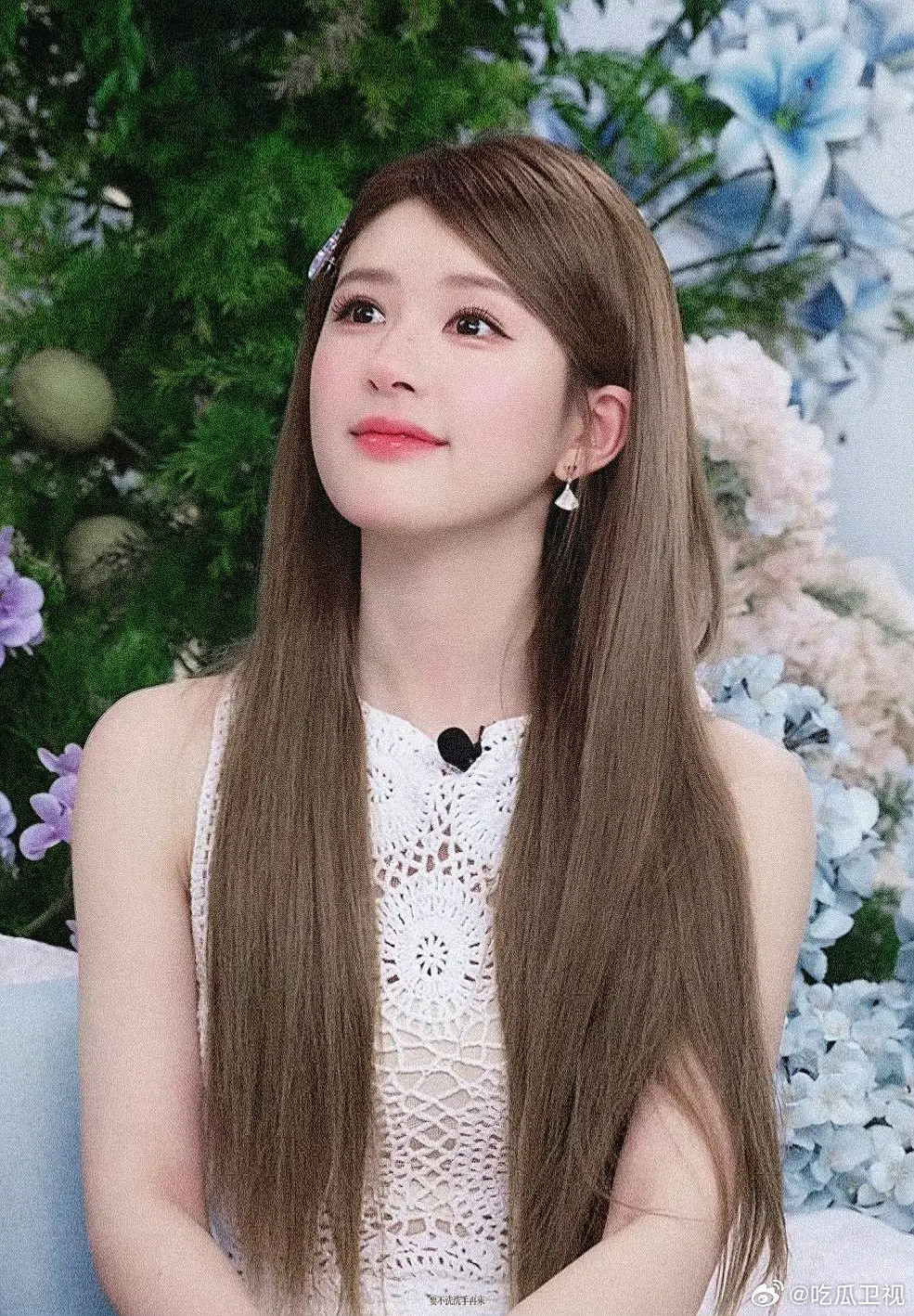 昨天赵露思直播状态怎么样？这个物料和营业，我给到一个夯！