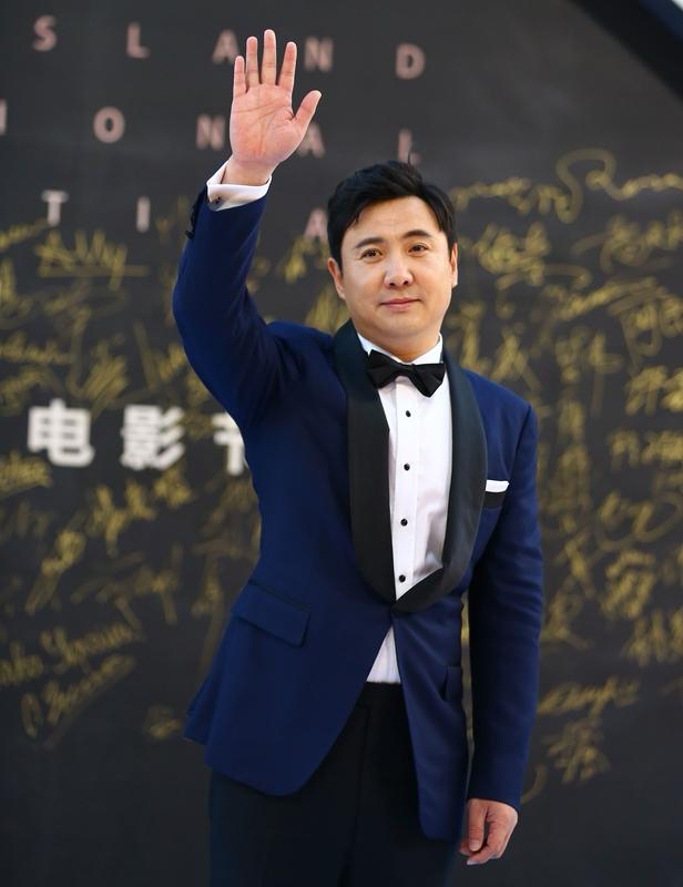 你猜中国电影圈最尴尬的记录是什么？是一个人演了25部电影，票房堆到400亿，中国