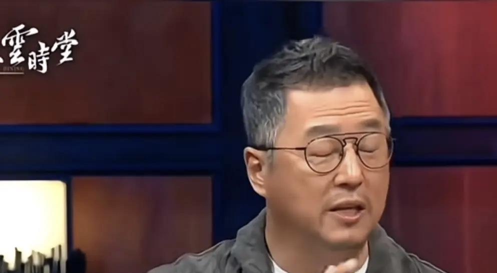 王伟忠终于说了一句实话？王伟忠在接受时堂栏目的记者采访时，感慨人很多时候都是冲