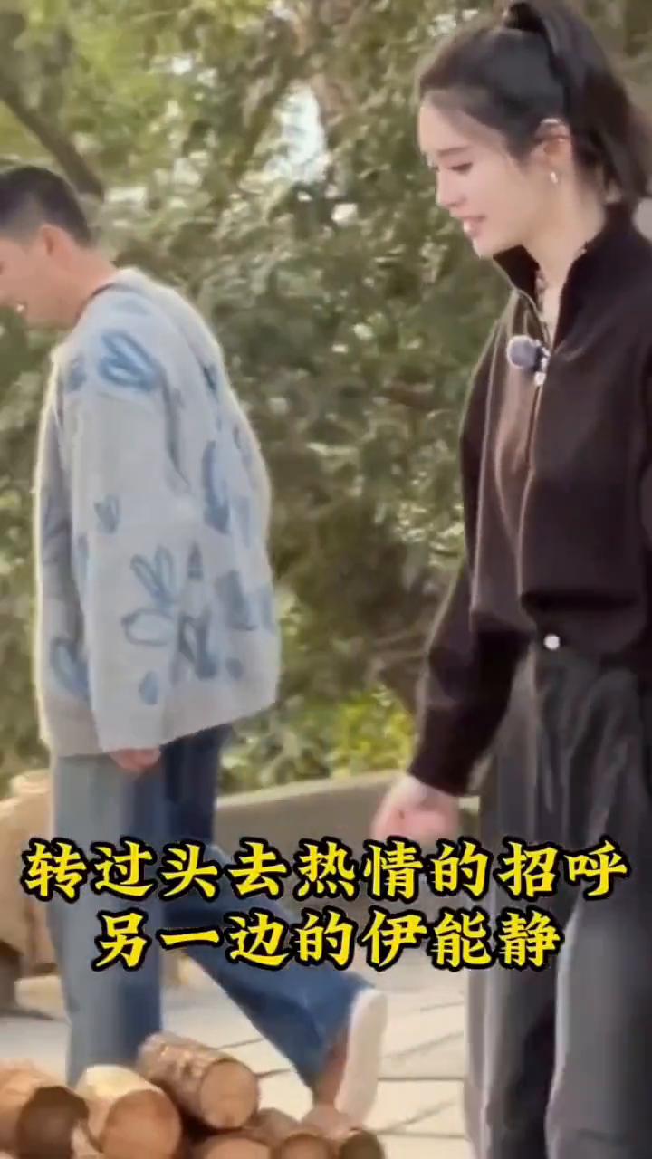 颁奖典礼赵丽颖。仅仅两票之差败给赵丽颖，离场时的高叶再也绷不住了。尽管有路人镜