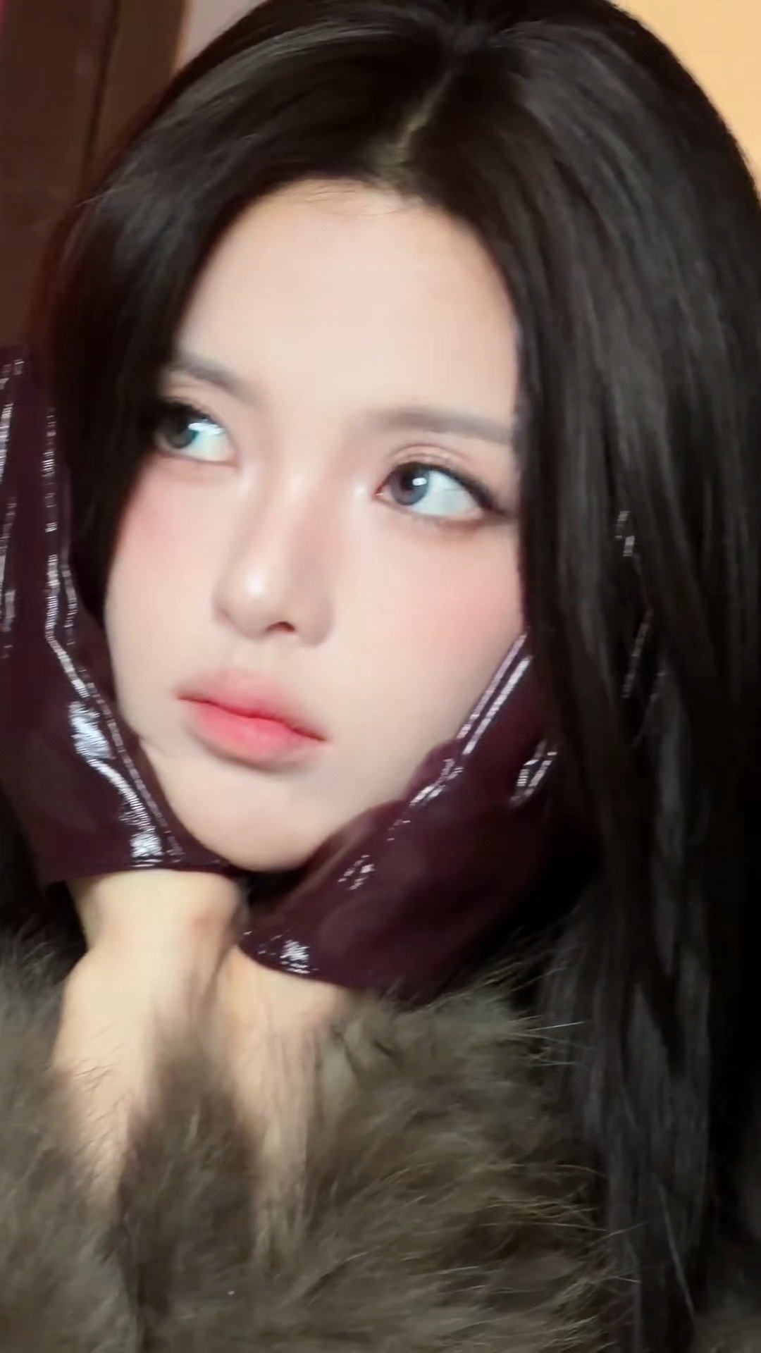 杨超越这个挑眉，挑到我心里去了，眼神转换太go我了