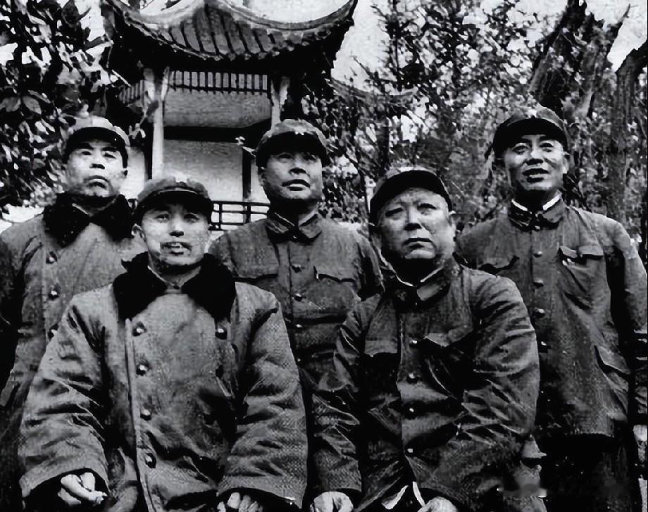 刘竹溪回忆为何独独吐槽师长萧锋刘竹溪回忆录里偏负面的只有一人，就是萧锋师长。