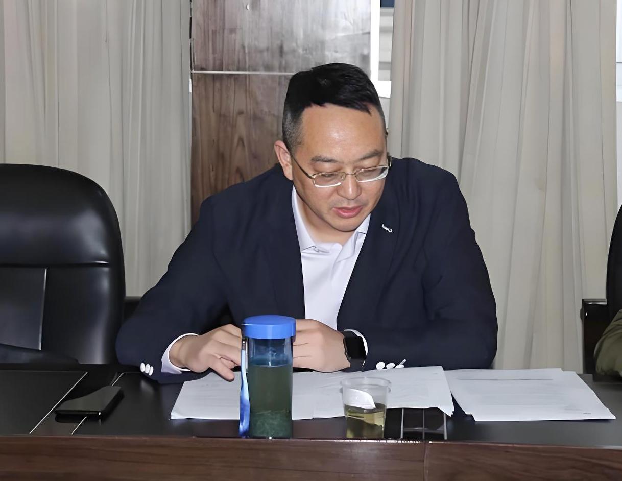 我一个同事是湖北省当阳市人，毕业于当阳市第二高级中学，他以前的语文老师马老师教学