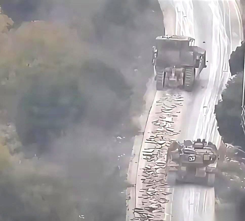 讲个以色列从黎巴嫩撤兵时的事，一个细节，让人脊背发凉。仗打完了，人也要走了。但