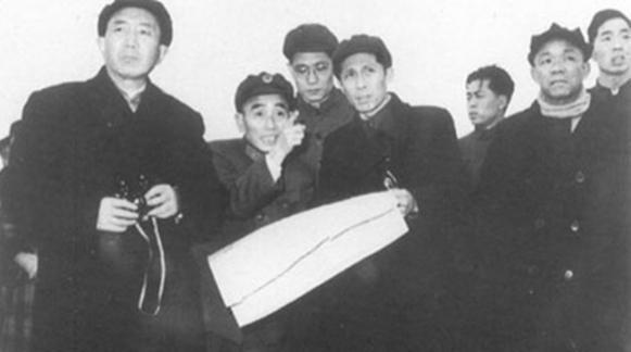 1957年韩先楚担任福州军区司令，他因何举动被罗瑞卿批评，认为损害了我军的威信？
