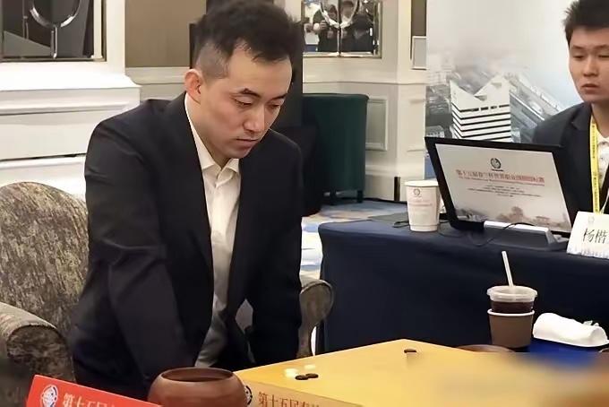 2026年，杨楷文在围棋赛场的表现亮眼！截至2026年4月23日，杨楷文九段