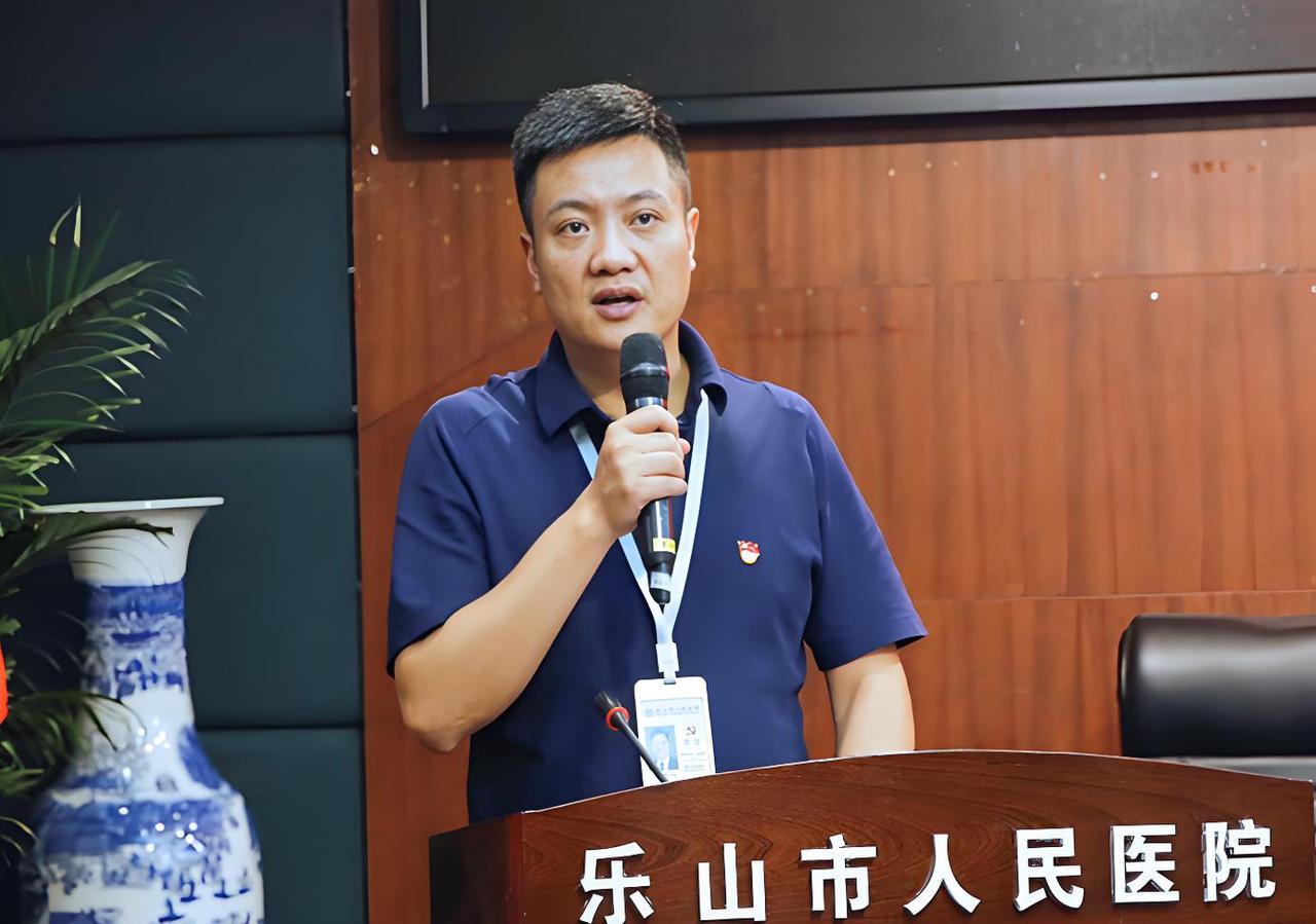 今天听朋友说起了四川乐山市人民医院之前的庞院长，朋友以前在乐山市人民医院动手术，