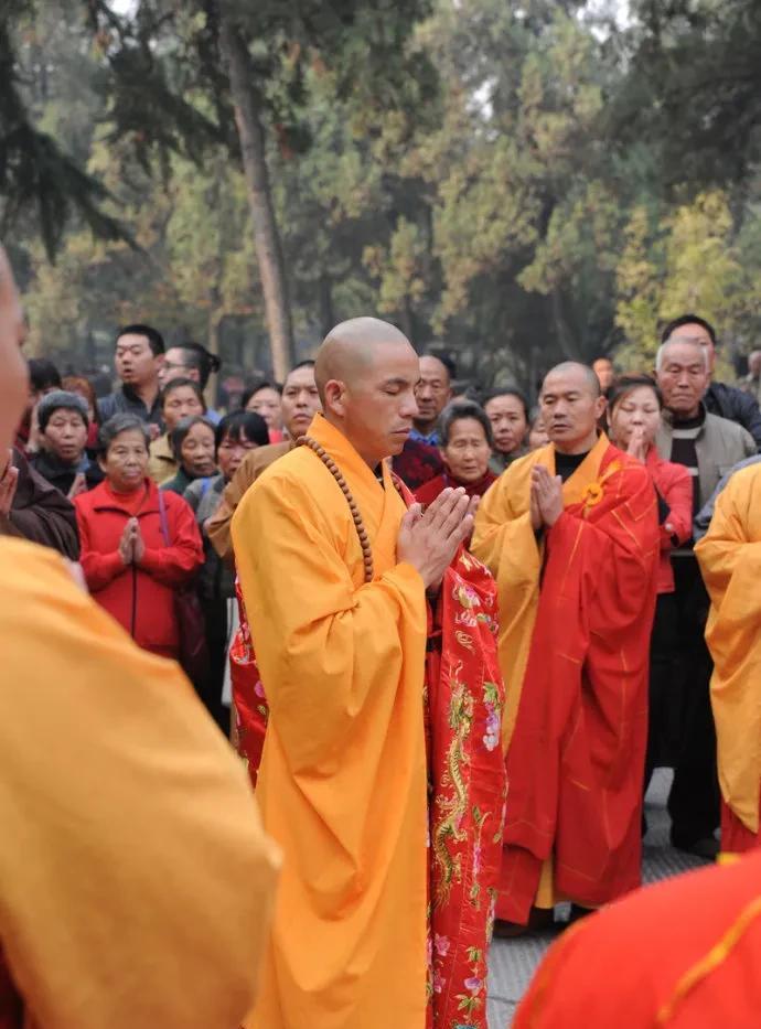 印乐法师上任三天，少林寺僧人走了30多个，主要是印乐法师下的药太猛了，把这些僧人