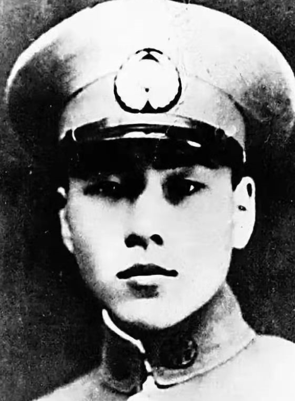 1943年，24岁的中国空军飞行员周志开，击落2架日军飞机后，又打中了第3架敌机