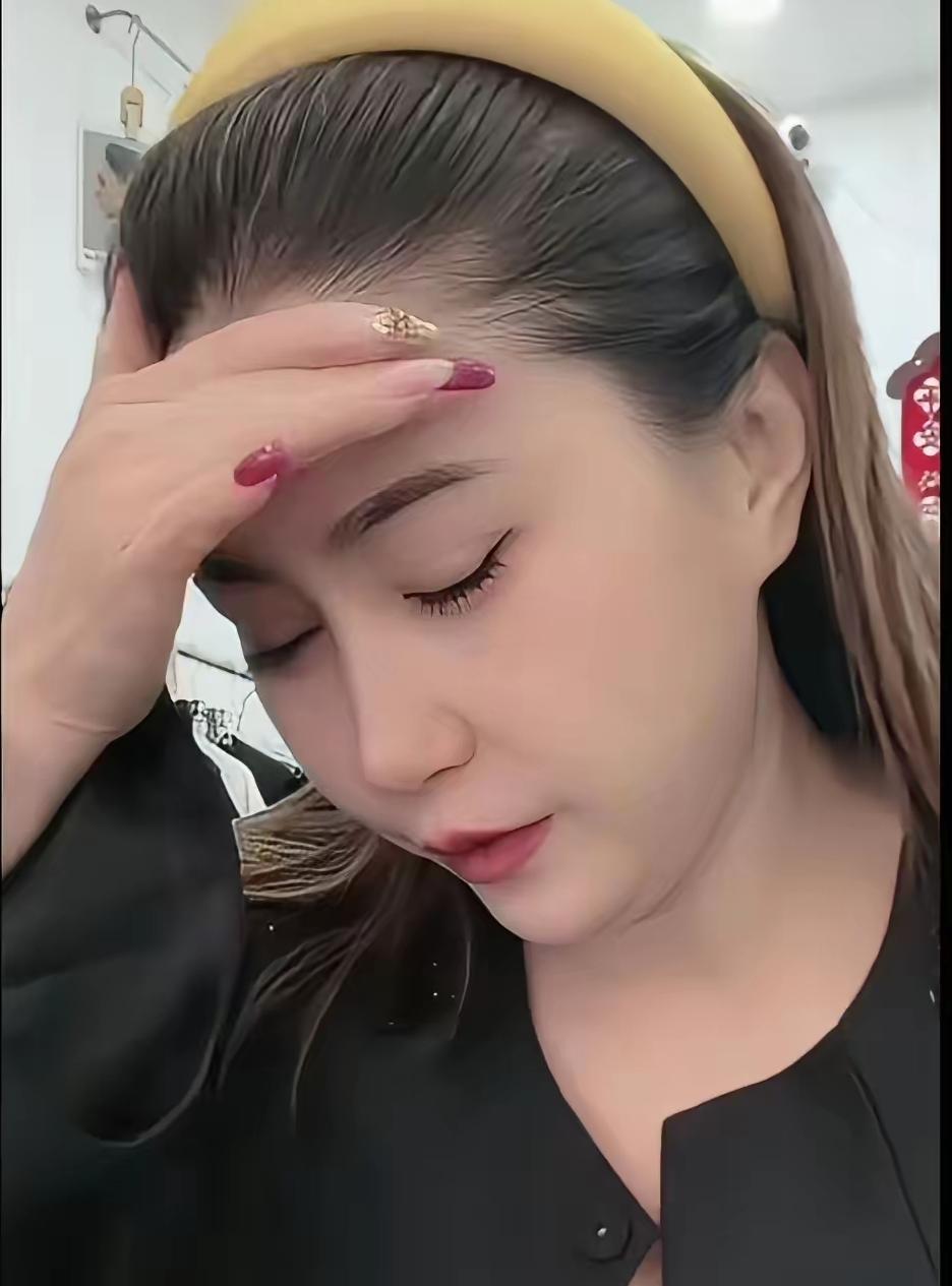 泪目！这就是山西王炸姐最后的生命影像，当时她已经直播了几个小时，突然感觉头疼难忍