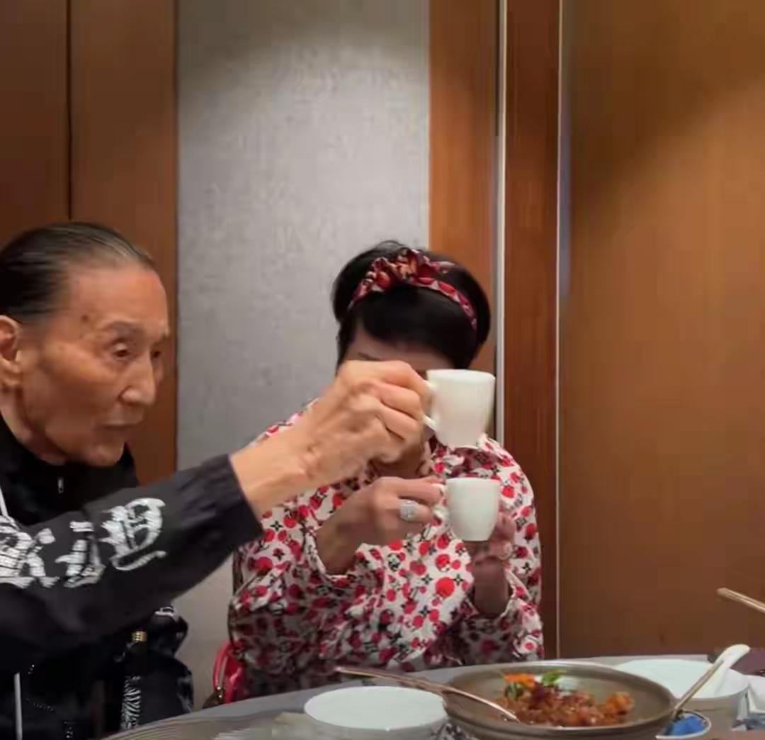 一生风流潇洒的谢贤“四哥”的时代过去了，如今只是一个苍老无力的普通老人！89岁