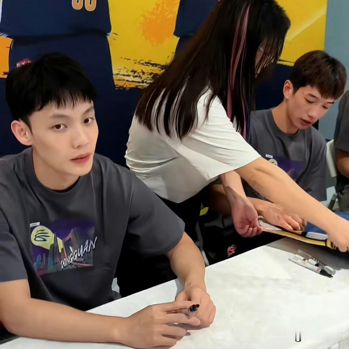 广东宏远与广州龙狮一战，徐杰一扫首场颓废，砍下18分6助攻3抢断，带队获得季前赛