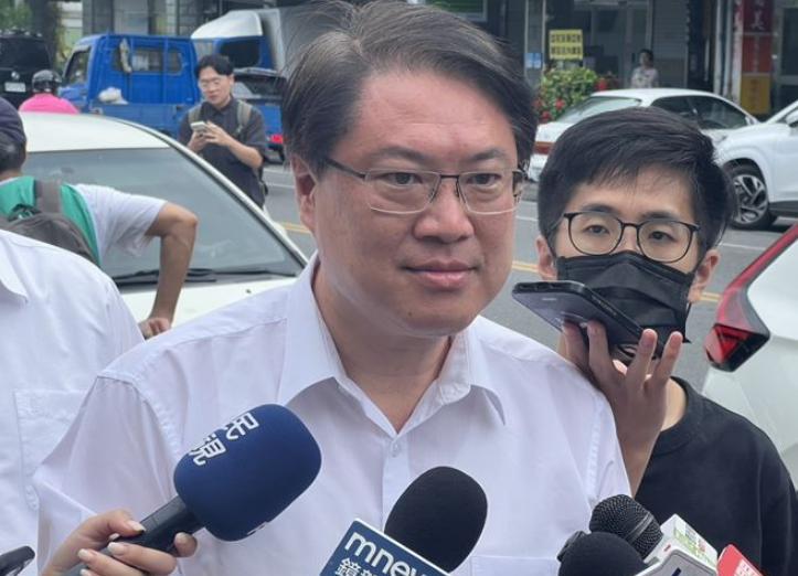 傅崐萁批玷污花莲　林右昌回骂：作威作福绿营侧翼与民进党合办的“反蓝大绕境”今天