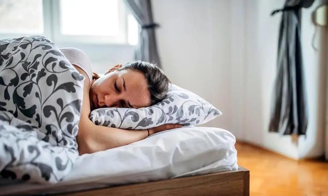 别再羡慕那些健身达人了，他们肝脏可能正替你加班。健康的新硬通货，是这三项内