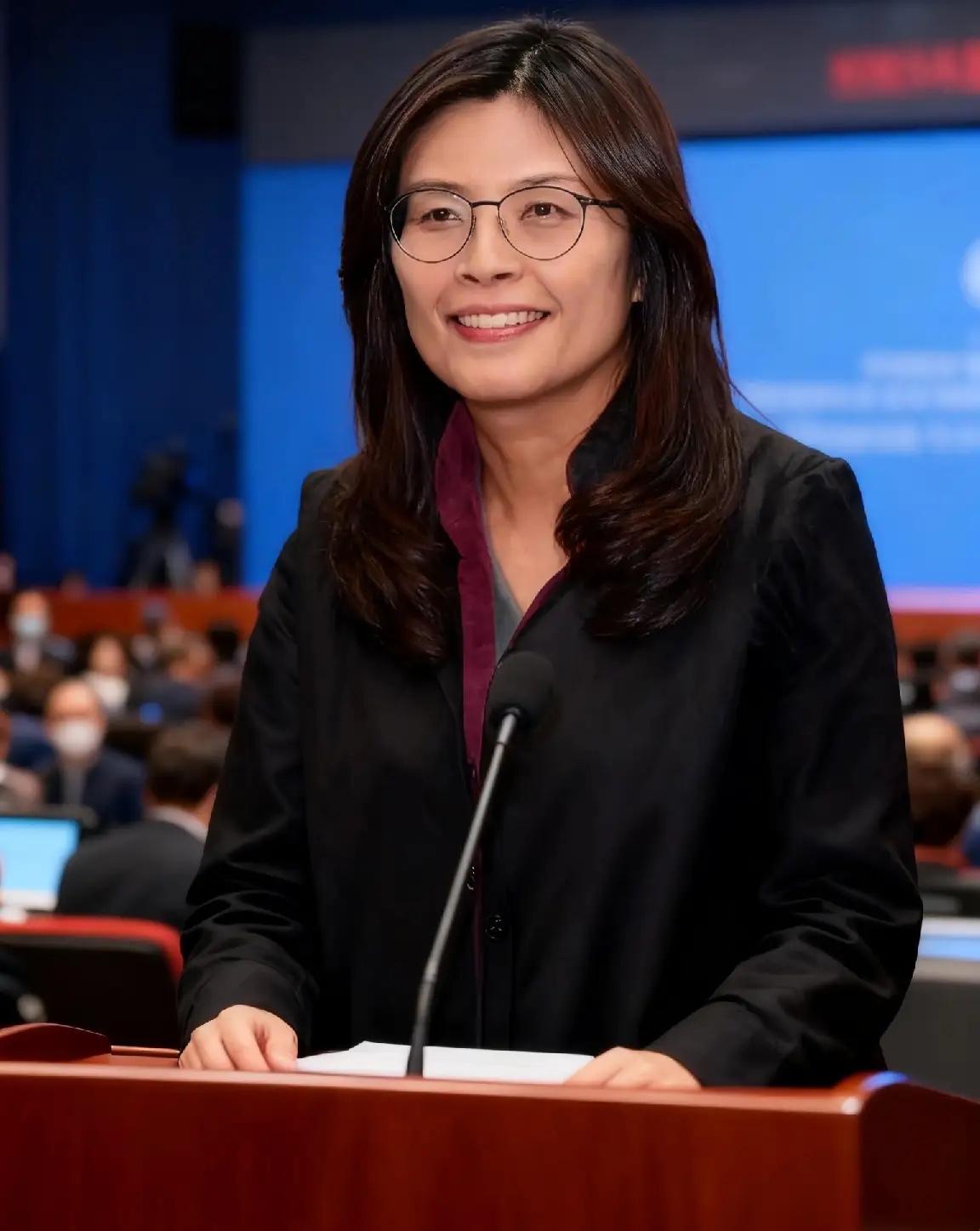 郑丽文是真机灵!主持人问她去大陆见谁,她回:“见谁不重要,关键是你能代表多少