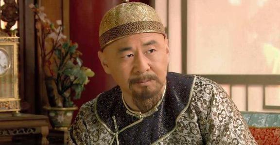 1723年，宜妃接到一道圣旨：皇九子被革除宗籍，废为庶人。宜妃当场昏厥，可她还没
