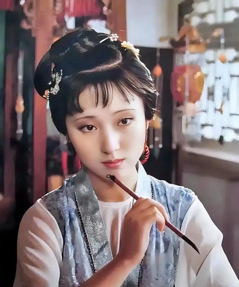 事实证明:林黛玉有管家之才。1、林黛玉是姑娘们中少有的会祭奠礼仪宝玉看到雪