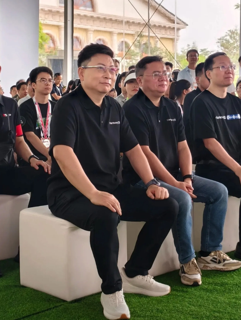 没事千万别惹余承东后果就是核心技术不共享了，专利也不给用了，人家还高喊：抄袭是