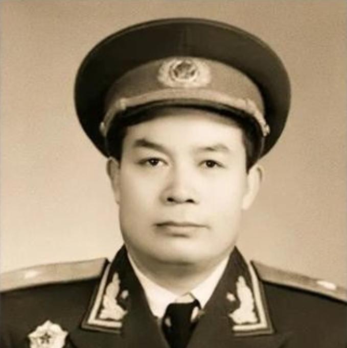 1942年，新四军26团被日军重兵包围，眼看突围无望，团长决定与日军同归于尽，一