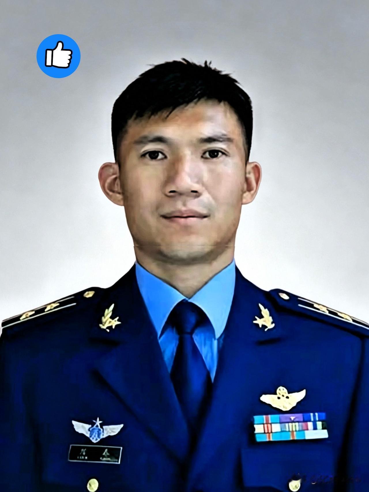 空军飞行员陈春，男，重庆市大足区万古镇人。因生死关头，他凭借过硬技术和非凡勇气成
